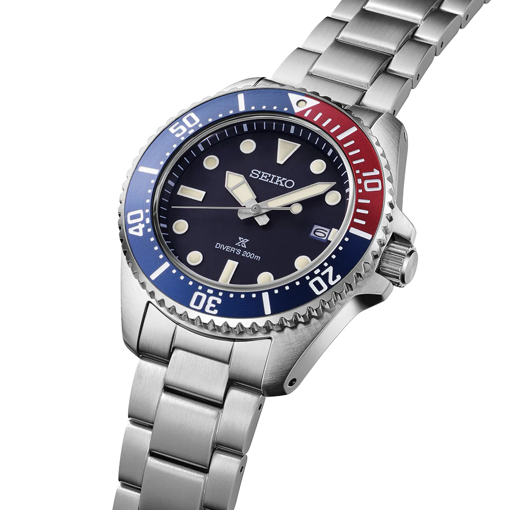 Seiko Prospex Solar Diver’s in Blue-Red-Blue - SNE595P1 - Image 3